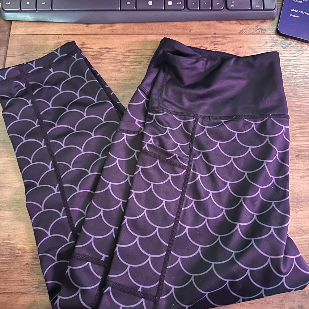 Constantly Varied Gear Black and Purple Scallop Leggings